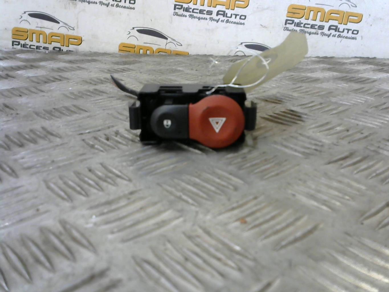 Bouton de warning RENAULT CLIO 3 PHASE 1 Diesel - 1