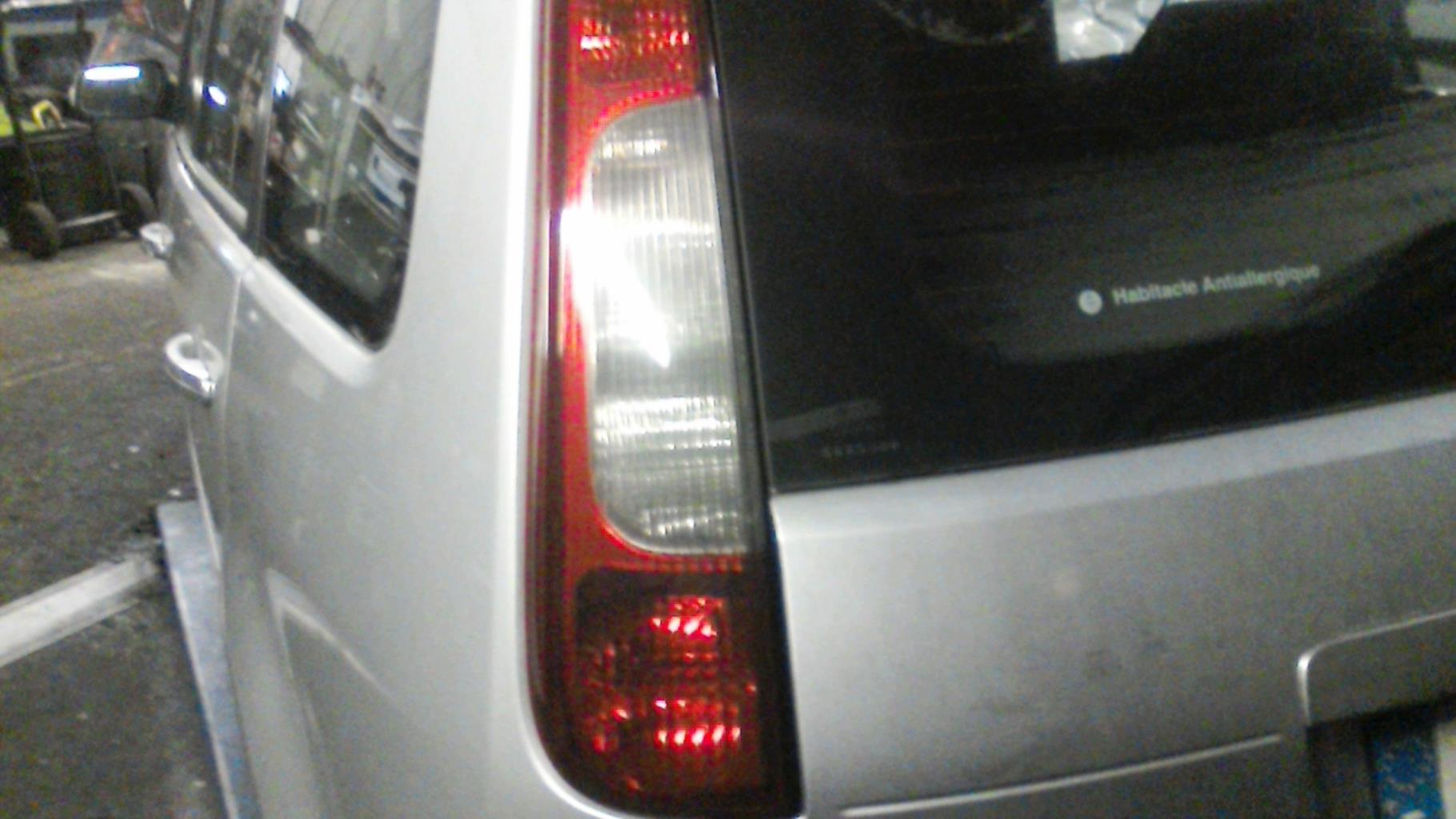 Fanale posteriore principale sinistro (luci) FORD C-MAX 1 PHASE 1 Diésel - 1