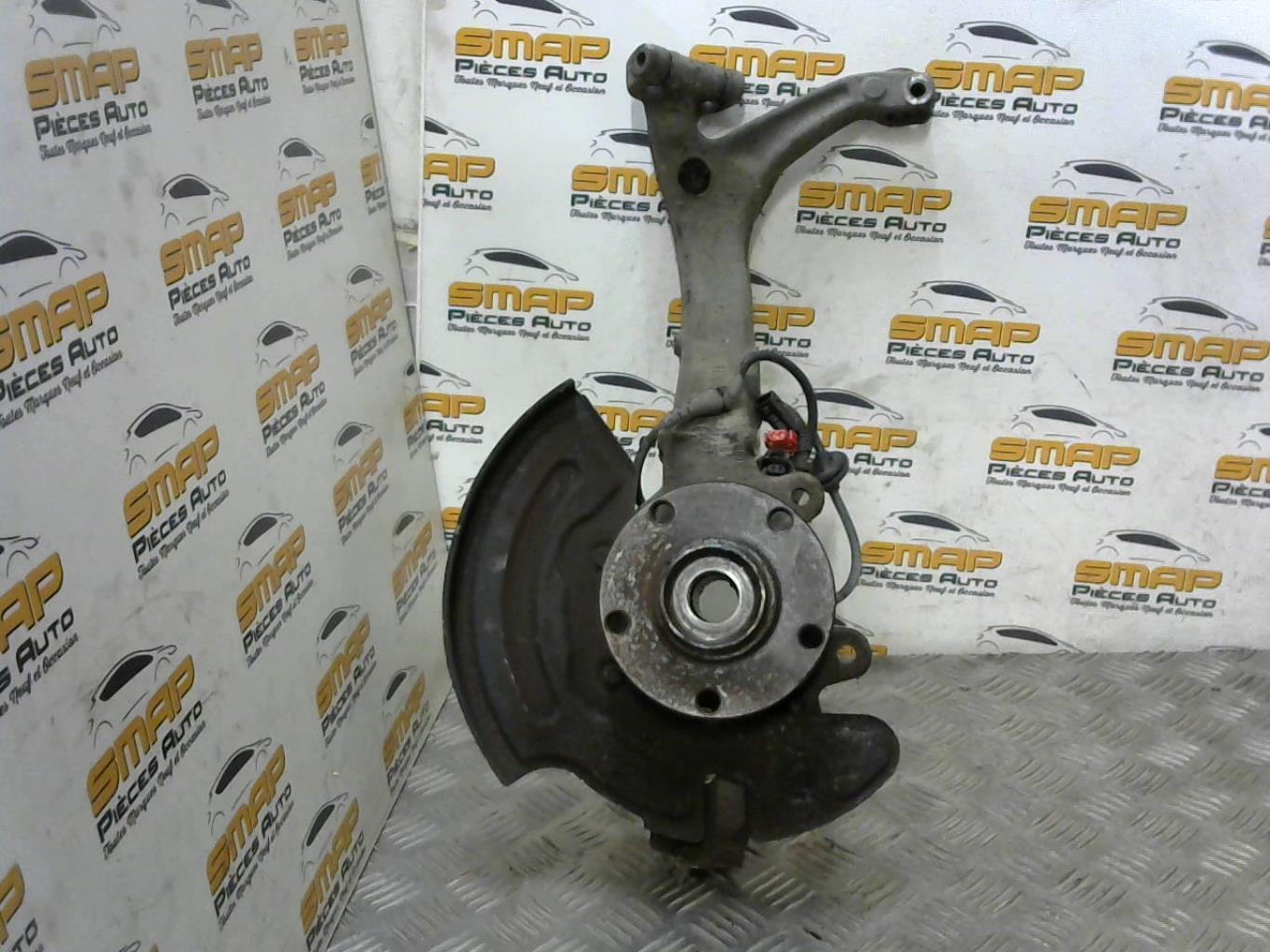 Fusee avant gauche AUDI A4 1 PHASE 2 Diesel - 1