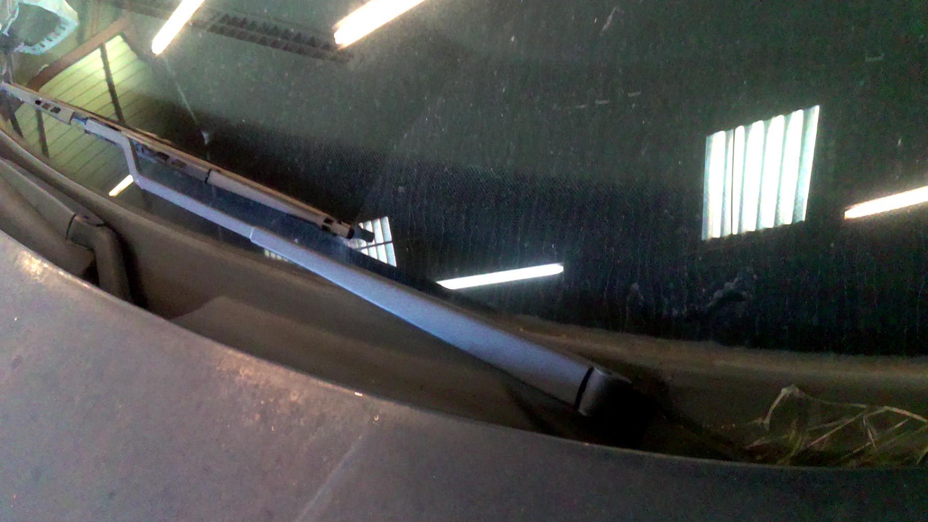 Braccio tergicristallo anteriore sinistro VOLKSWAGEN GOLF 4 Diésel - 1