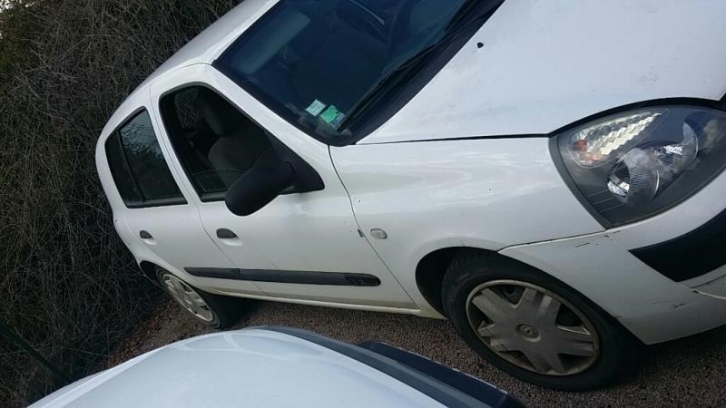 Bouton de coffre RENAULT CLIO 2 PHASE 2 Essence - 1
