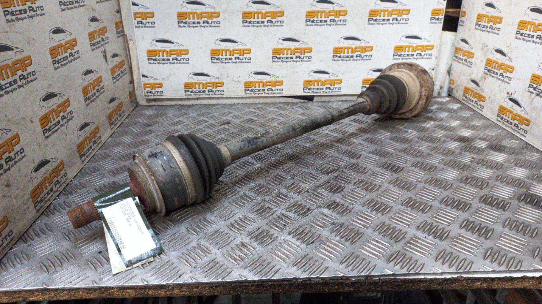 Giunto cardanico posteriore destro (trasmissione) MERCEDES VITO 639  - 1