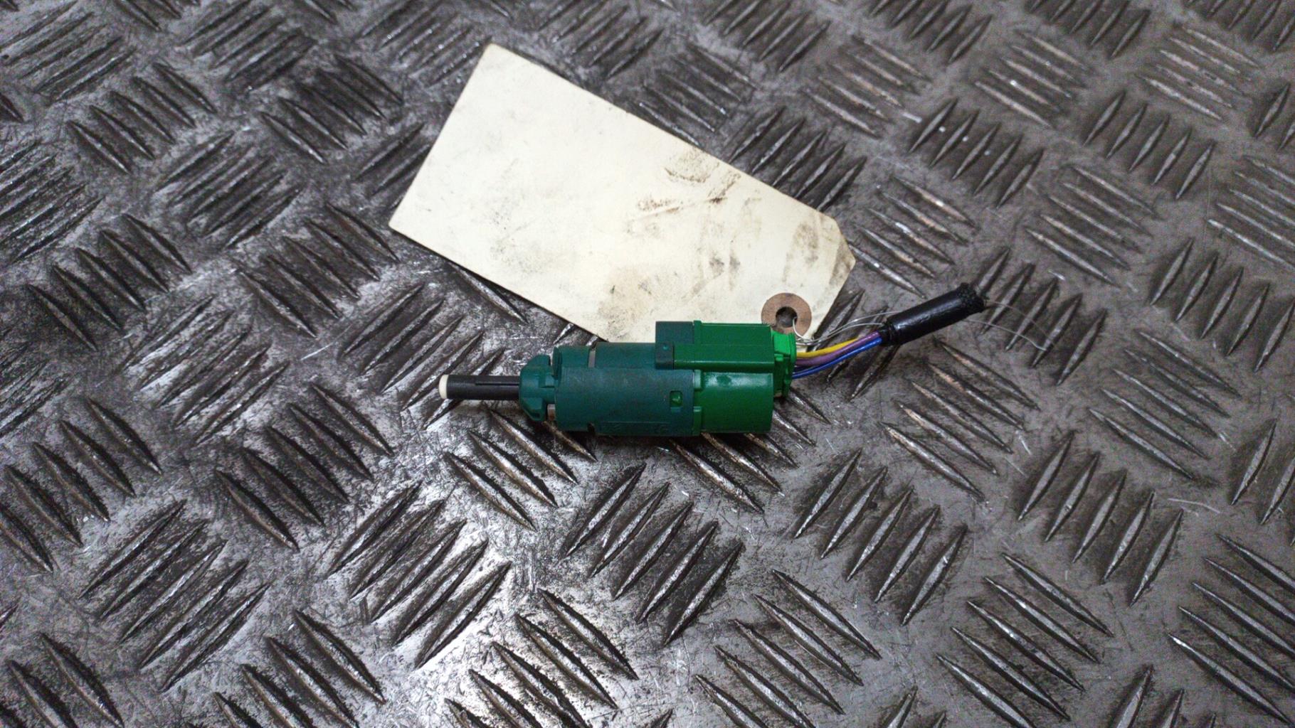Contacteur feu stop CITROEN DS3 PHASE 1 Diesel - 1