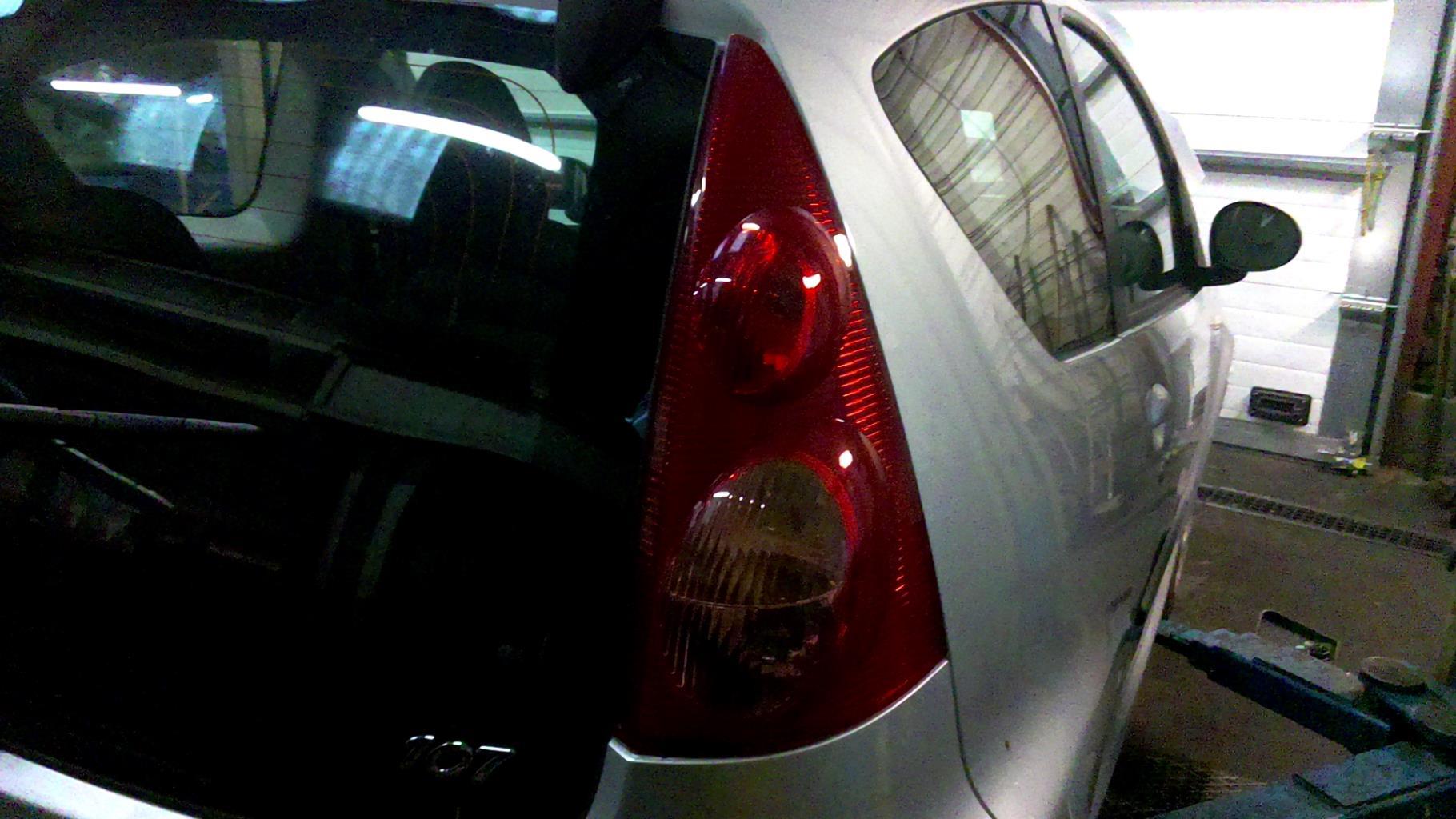 Fanale posteriore principale destro (luci) PEUGEOT 107 PHASE 2 Gasolina - 1