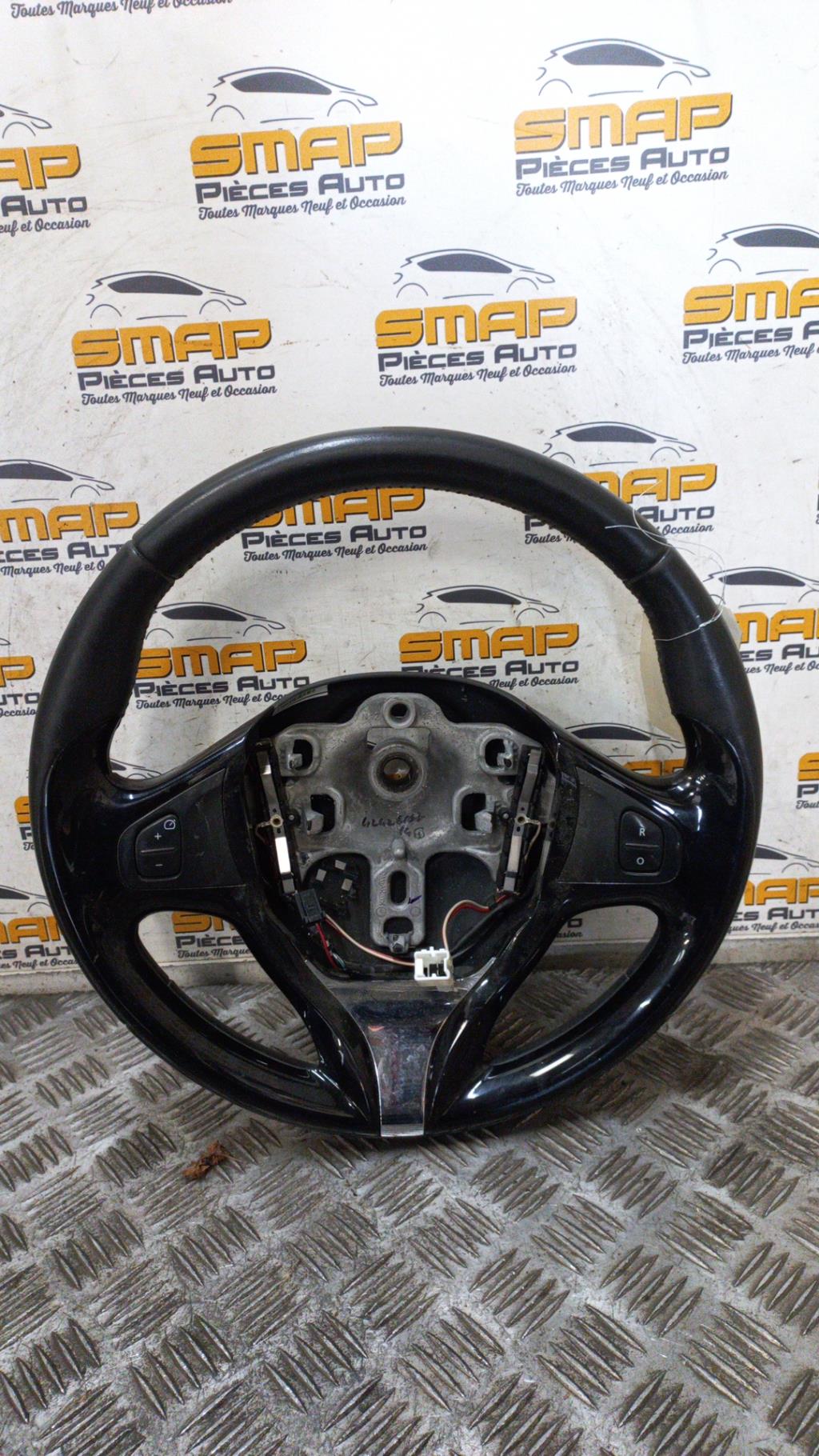 Volant RENAULT CLIO 4 PHASE 1 BREAK Diesel - 1