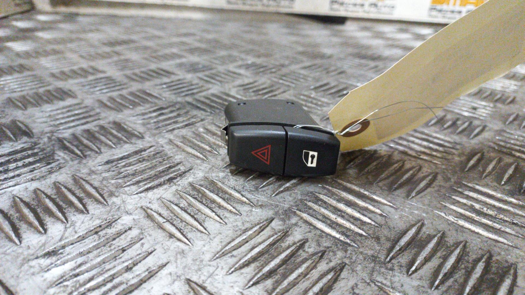 Interruttore luci emergenza BMW SERIE 5 E60 PHASE 1 Gasolina - 1