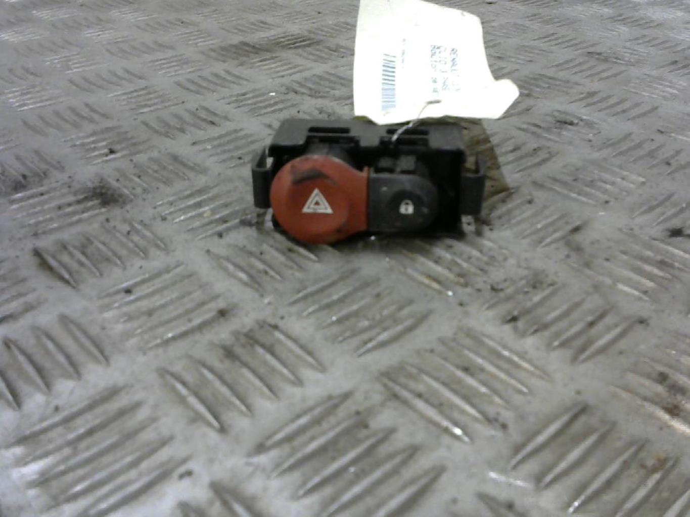 Bouton de warning RENAULT CLIO 3 PHASE 2 BREAK Diesel - 1