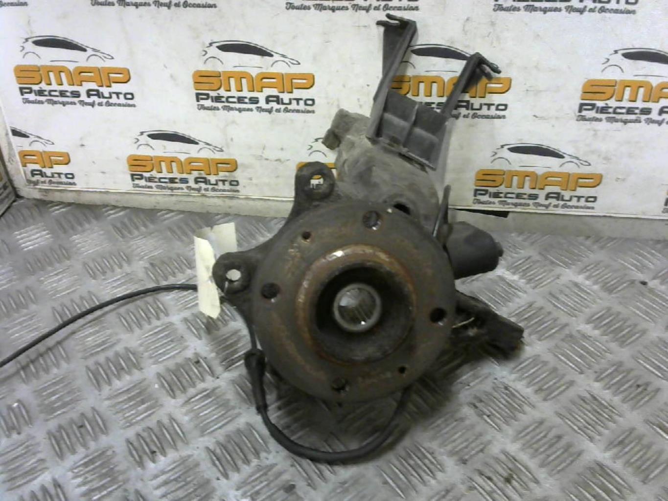 Fusee avant gauche PEUGEOT 206+ Diesel - 1