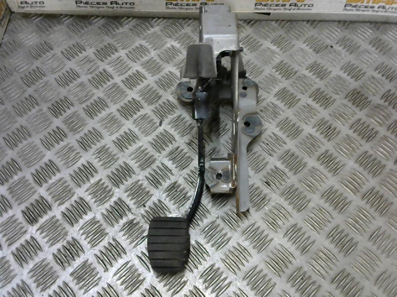 Pedale de frein RENAULT CLIO 4 PHASE 2 Essence - 1