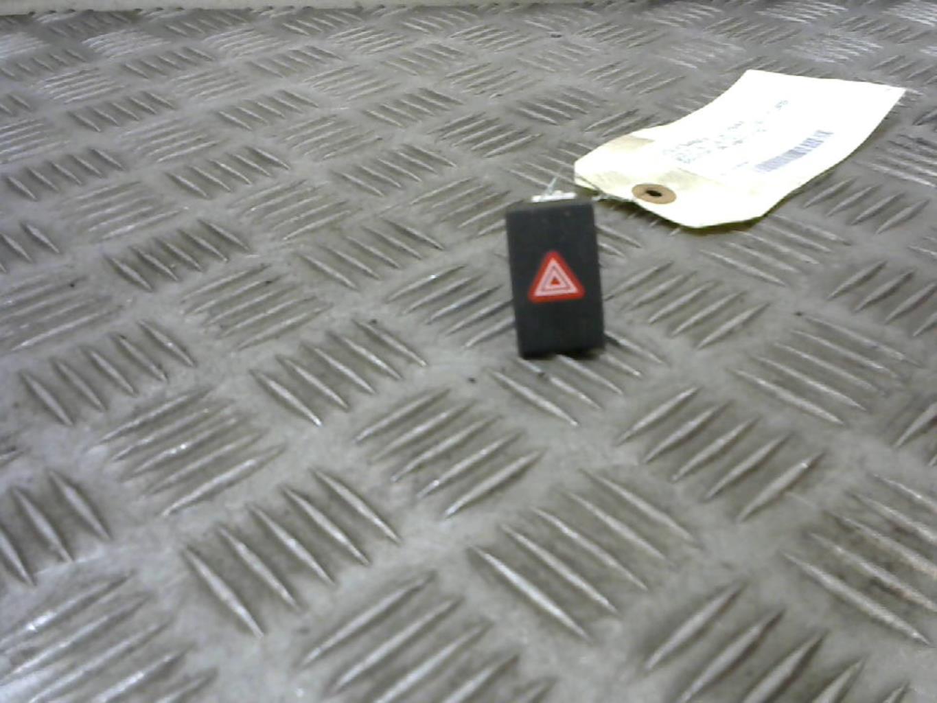 Bouton de warning VOLKSWAGEN GOLF 6 Diesel - 1
