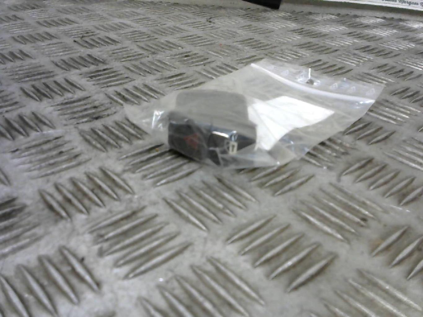 Bouton de warning BMW X3 E83 PHASE 1 Diesel - 1