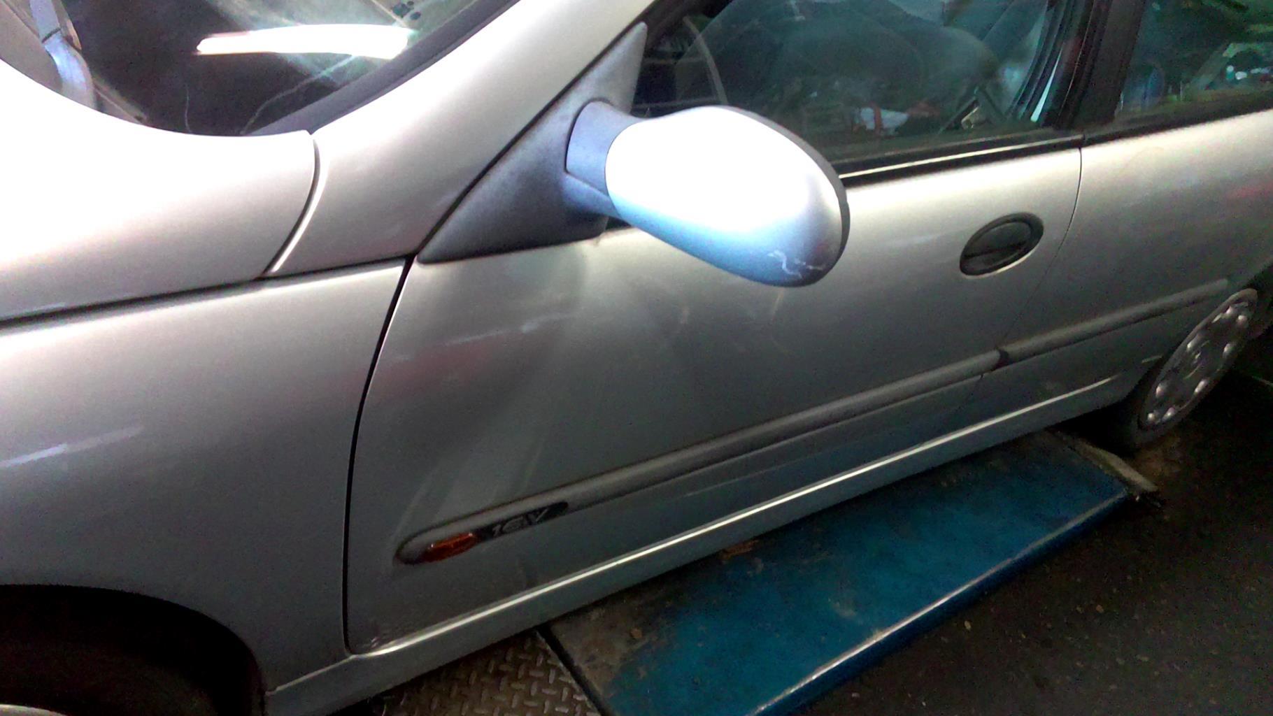 Porte avant gauche RENAULT LAGUNA 1 PHASE 2 Essence - 1