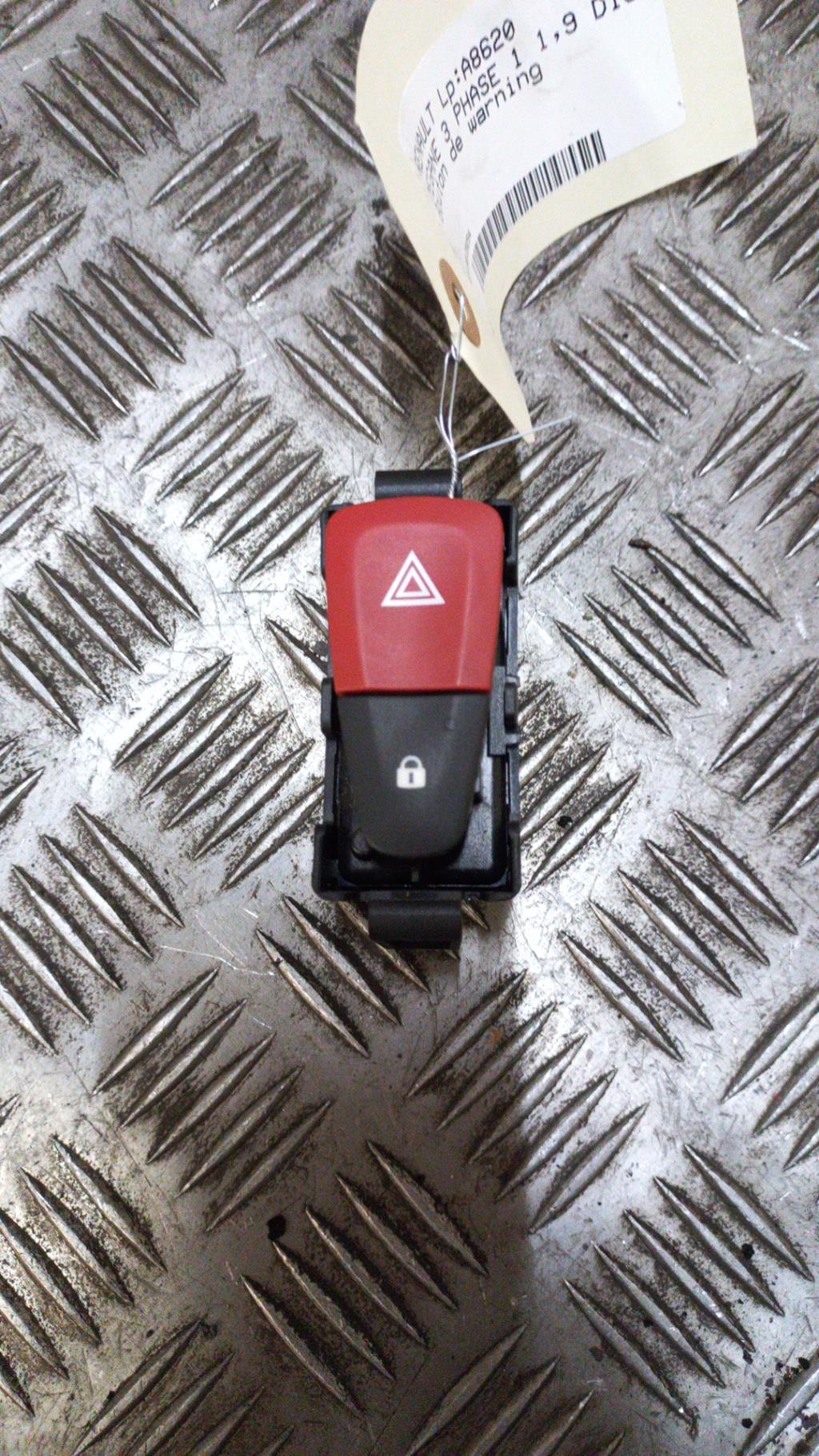 Bouton de warning RENAULT MEGANE 3 PHASE 1 Diesel - 1
