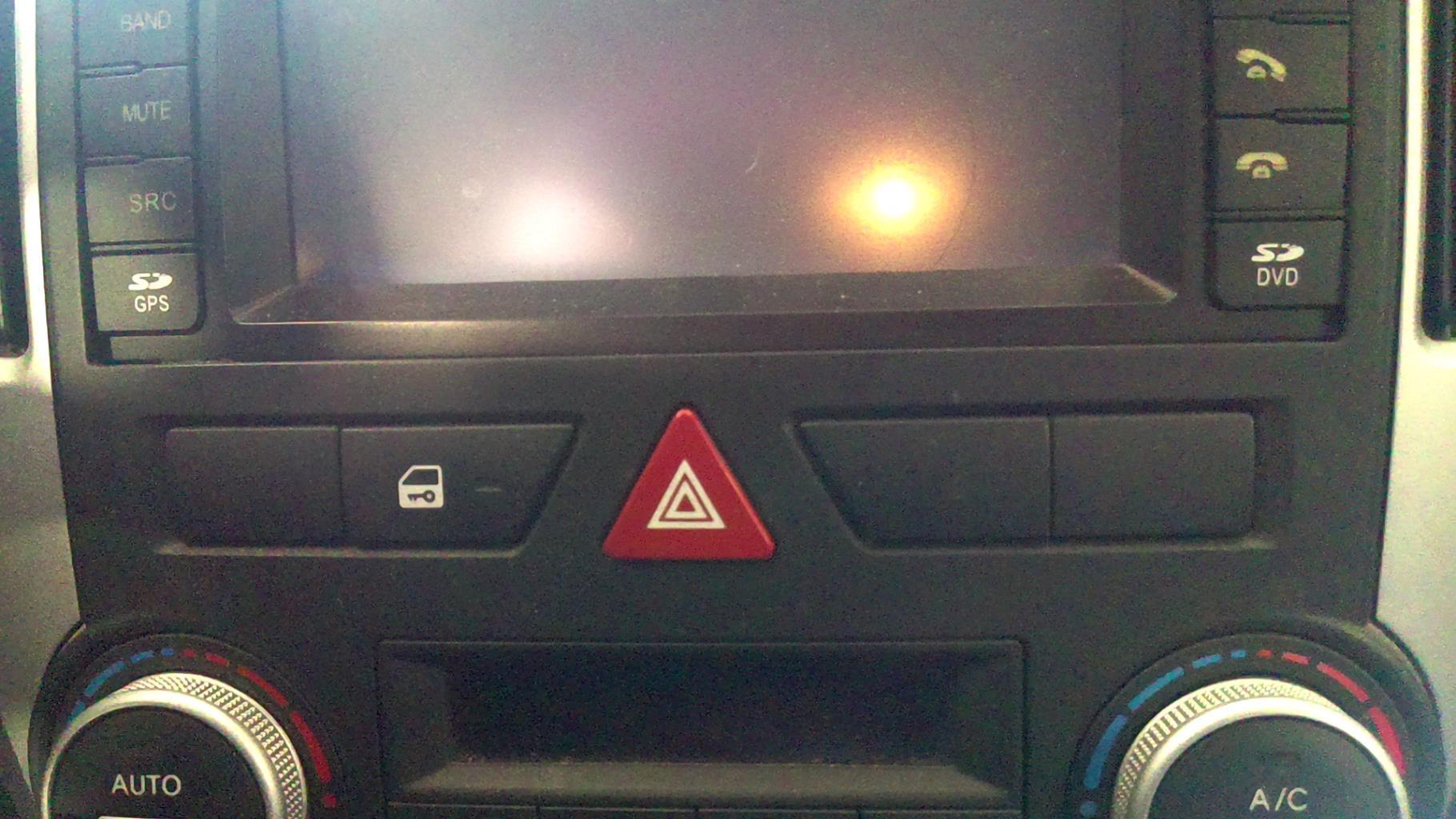 Bouton de warning KIA CEE-D 1 PHASE 2 Diesel - 1