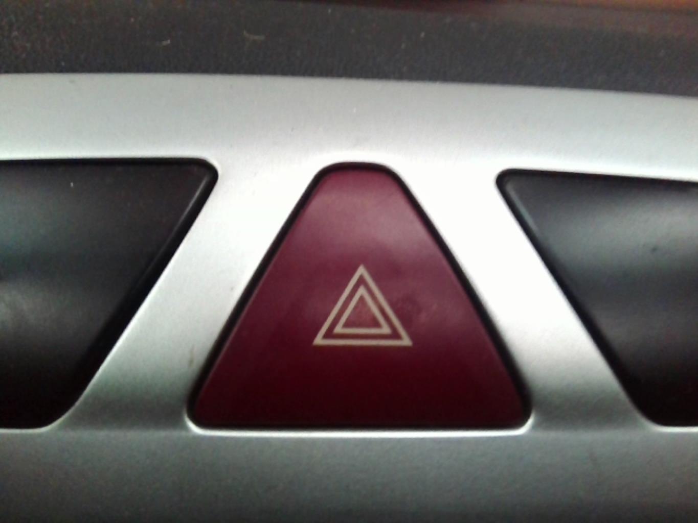 Bouton de warning PEUGEOT 307 PHASE 2 CABRIOLET Diesel - 1