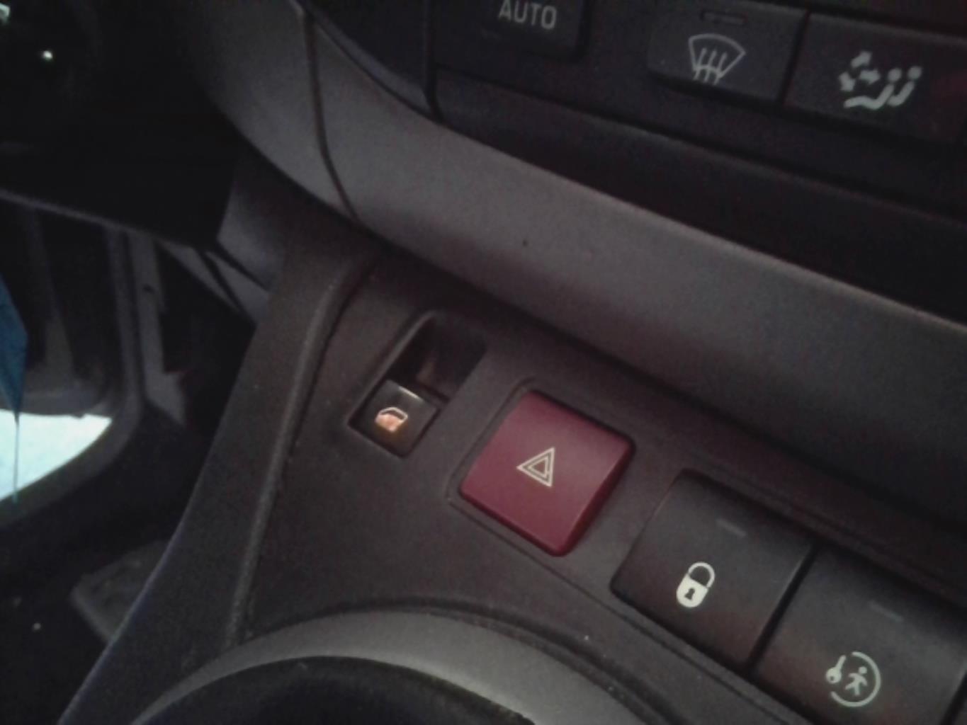Bouton de warning PEUGEOT PARTNER 2 PHASE 1 Diesel - 1