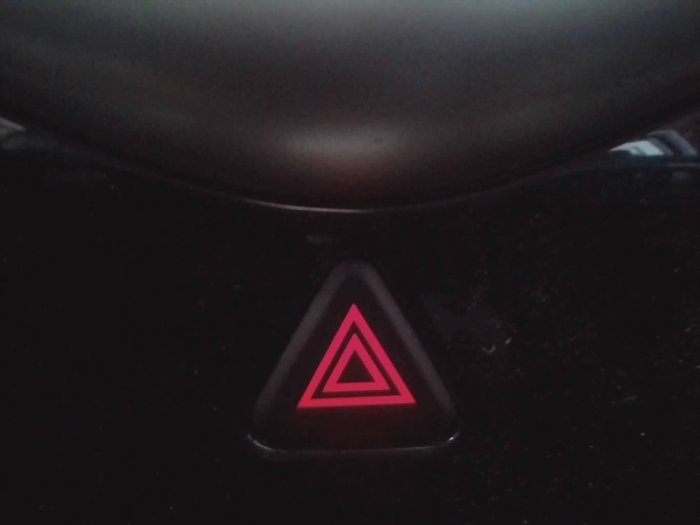 Bouton de warning CHEVROLET CRUZE PHASE 1 Essence - 1