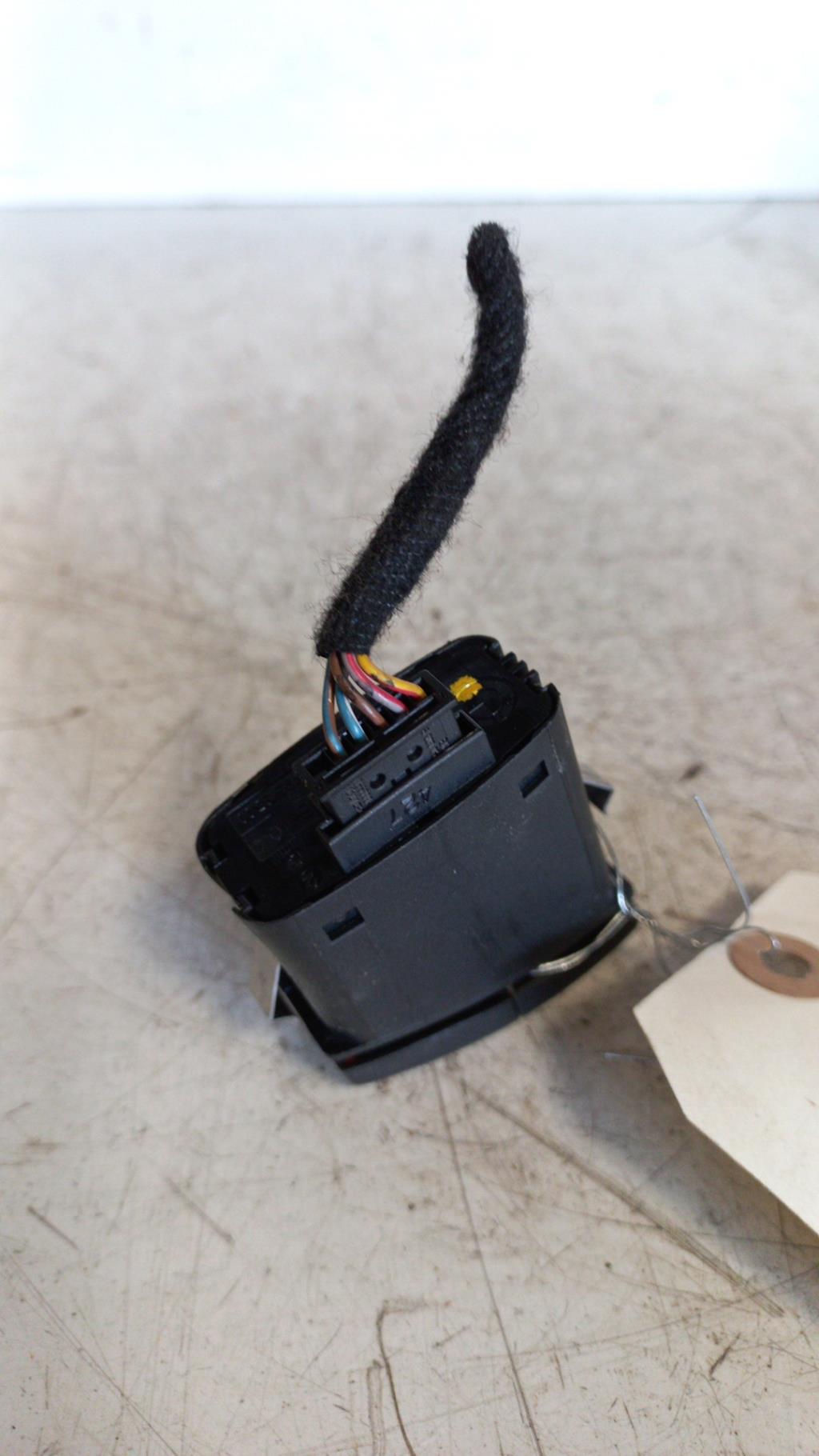 Bouton de warning BMW X3 E83 PHASE 2 Diesel - 1