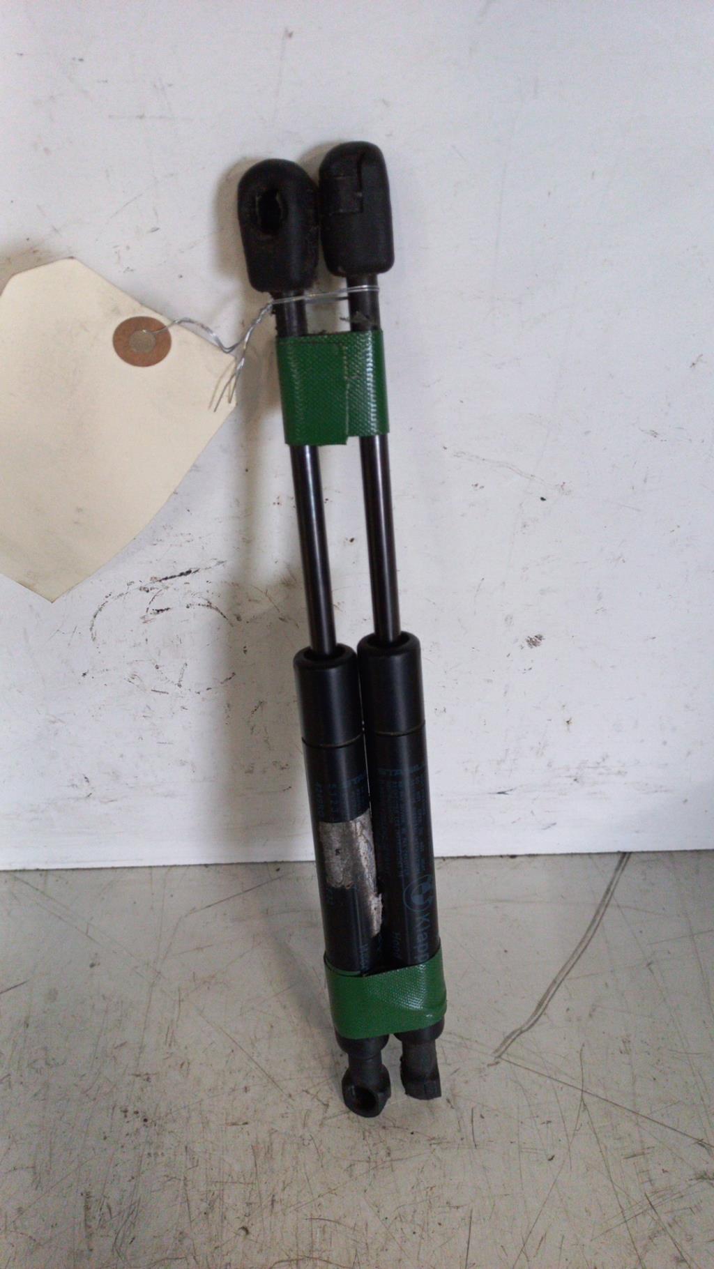 Verin de capot BMW X3 E83 PHASE 2 Diesel - 1