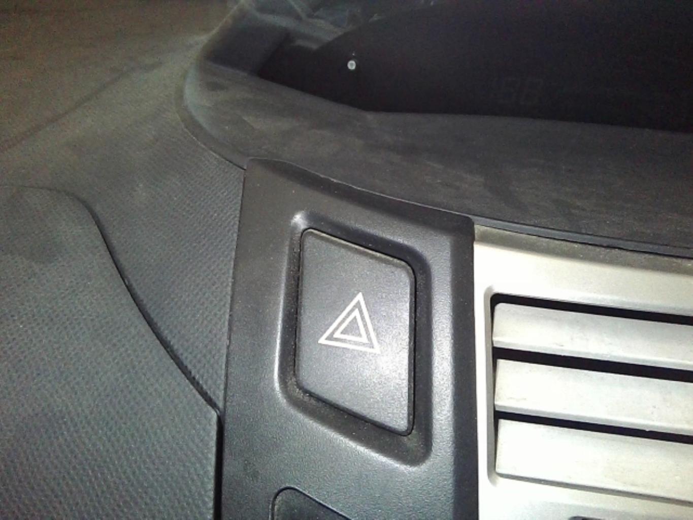 Interruttore luci emergenza TOYOTA YARIS 2 PHASE 1 Diésel - 1