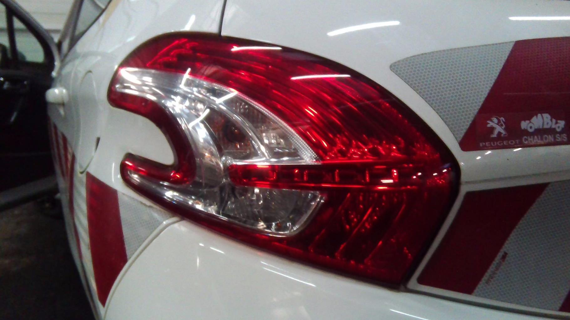 Fanale posteriore principale sinistro (luci) PEUGEOT 208 1 PHASE 1 Diésel - 1