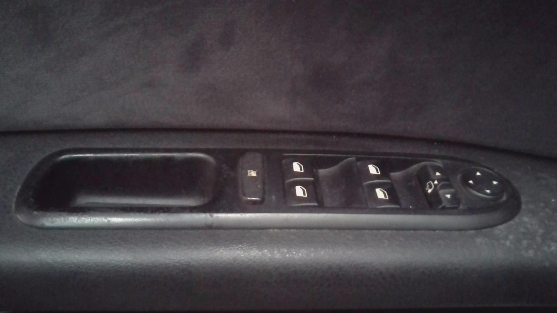 Interruttore lavacristalli anteriore sinistro PEUGEOT 407 PHASE 1 BREAK Diésel - 1