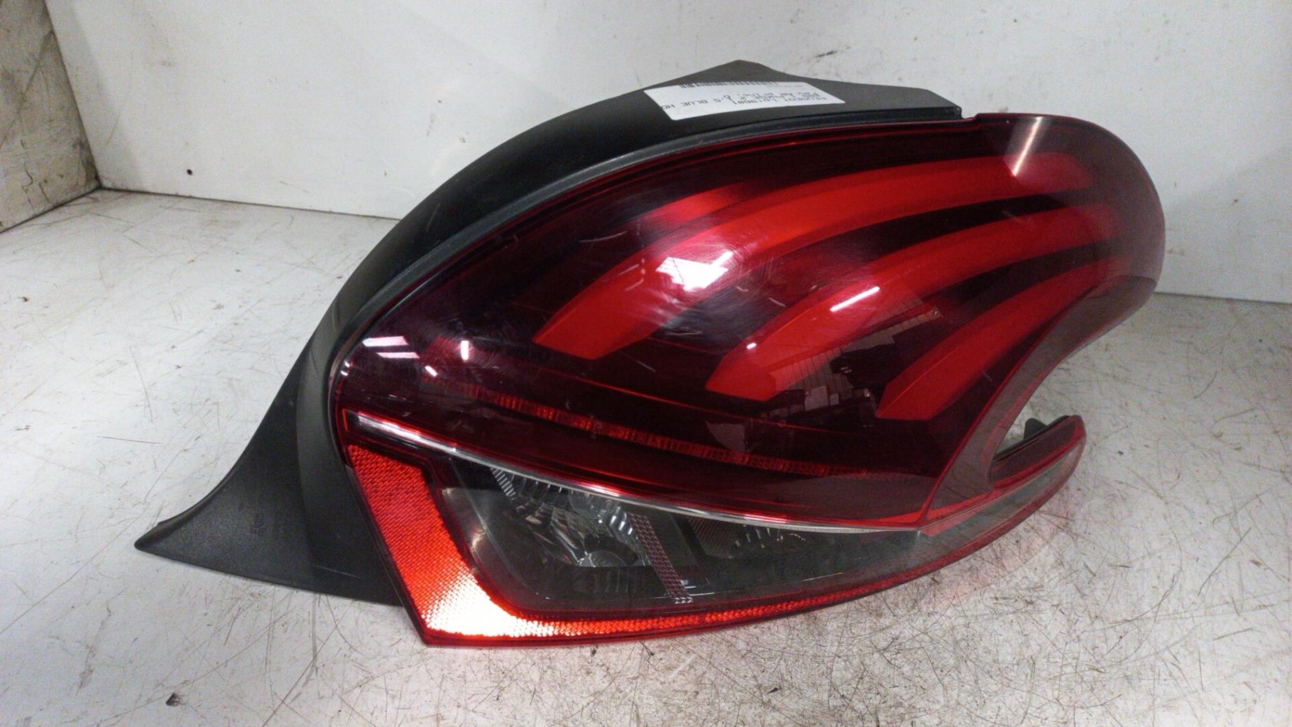 Fanale posteriore principale destro (luci) PEUGEOT 208 1 PHASE 2 Diésel - 1