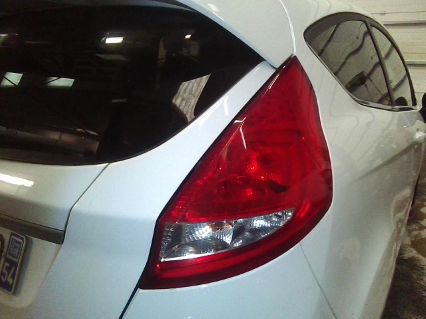 Fanale posteriore principale destro (luci) FORD FIESTA 6 PHASE 1 Diésel - 1