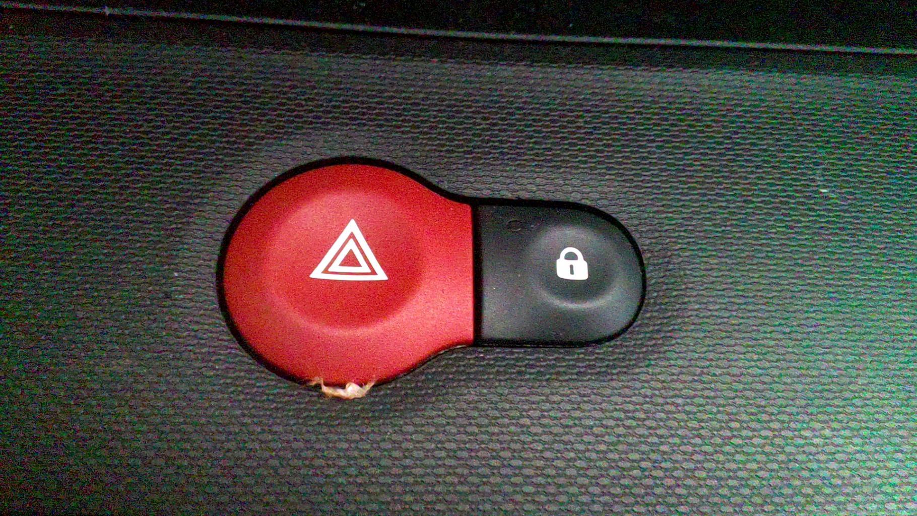 Bouton de warning RENAULT TWINGO 3 PHASE 1 Essence - 1