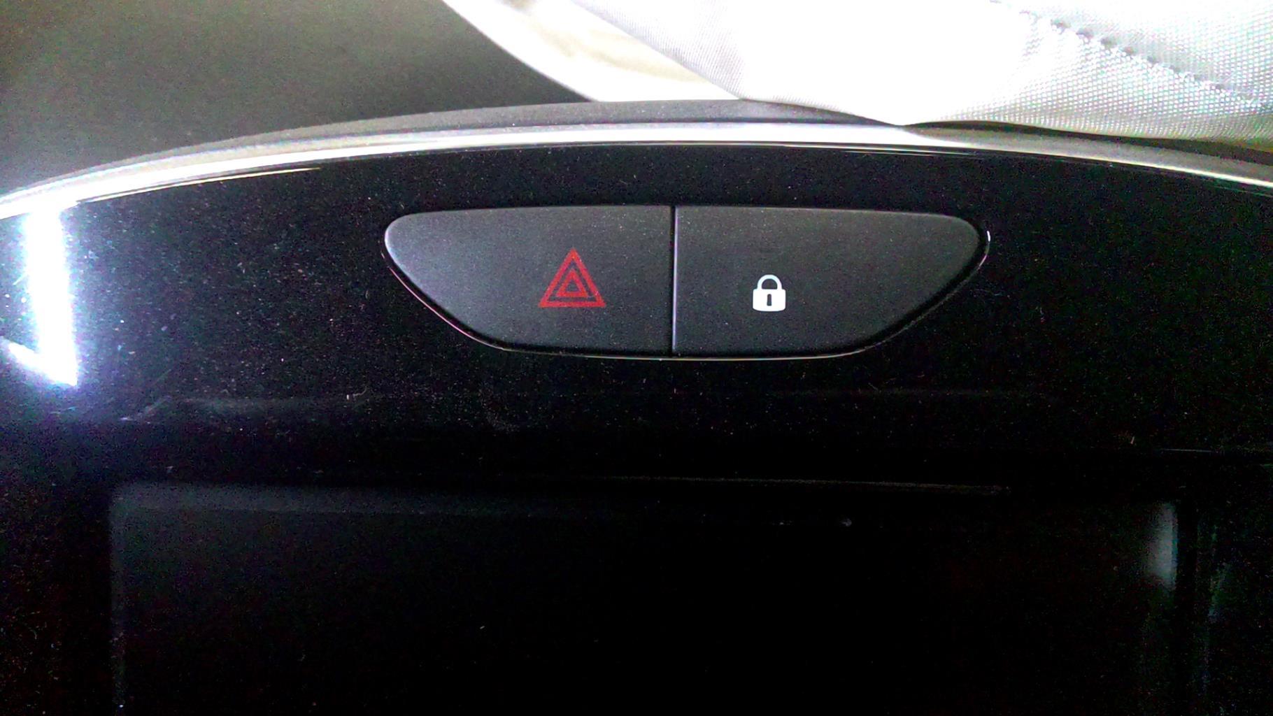 Bouton de warning RENAULT CLIO 4 PHASE 2 BREAK Diesel - 1