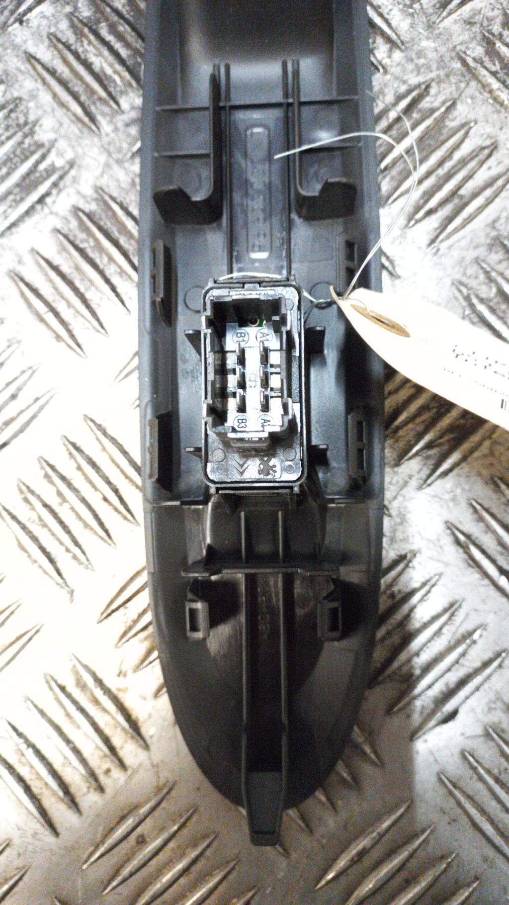 Interruttore lavacristalli anteriore destro CITROEN DS3 PHASE 1 Gasolina - 1