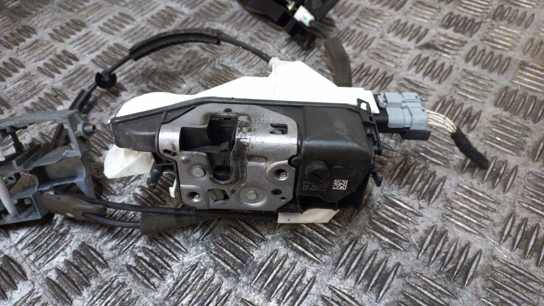 Serrure avant gauche CITROEN DS3 PHASE 1 Essence - 1