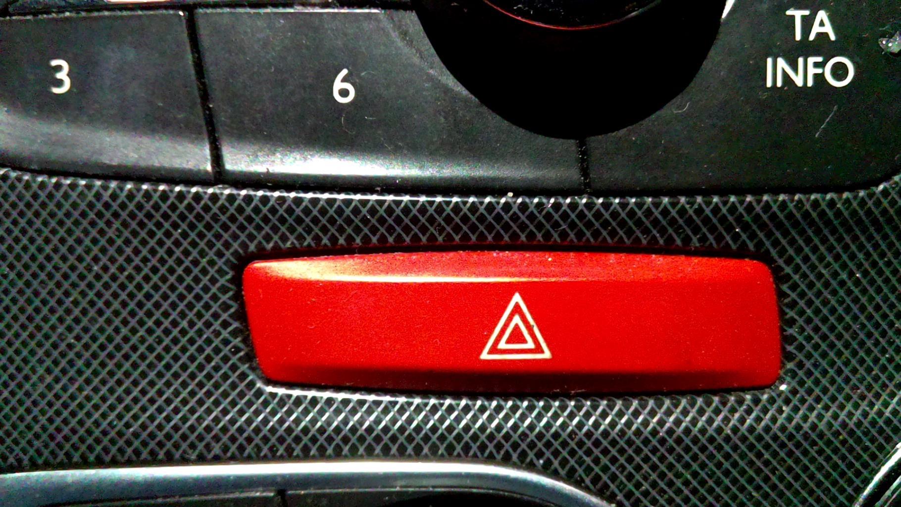 Bouton de warning CITROEN C4 2 PHASE 1 Diesel - 1