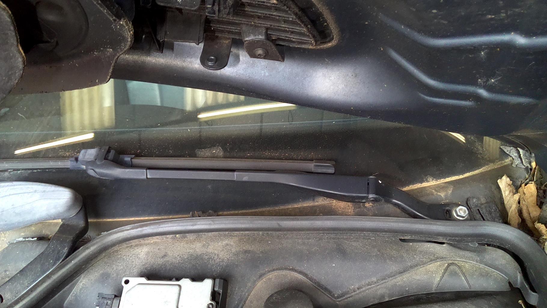 Braccio tergicristallo anteriore sinistro MERCEDES CLASSE E 211 PHASE 1 Diésel - 1