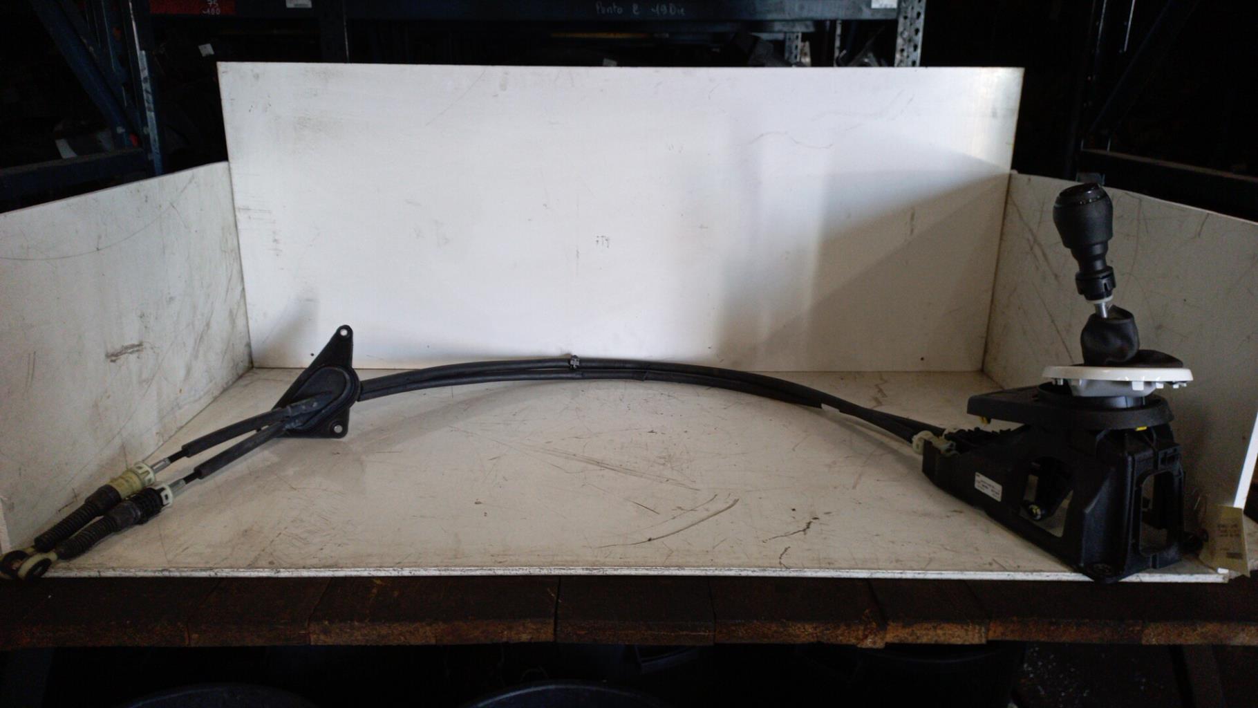 Levier de vitesses RENAULT TWINGO 3 PHASE 1 Essence - 1