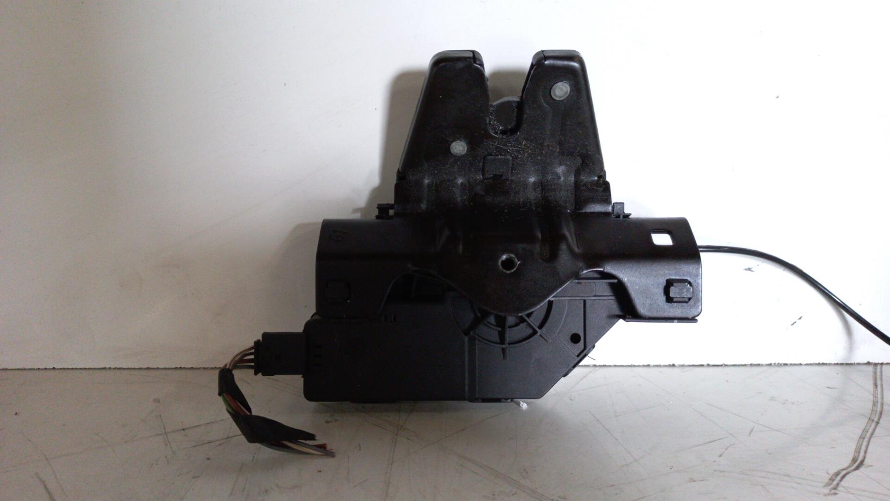 Serrure de hayon BMW SERIE 1 E87 PHASE 1 Essence - 1