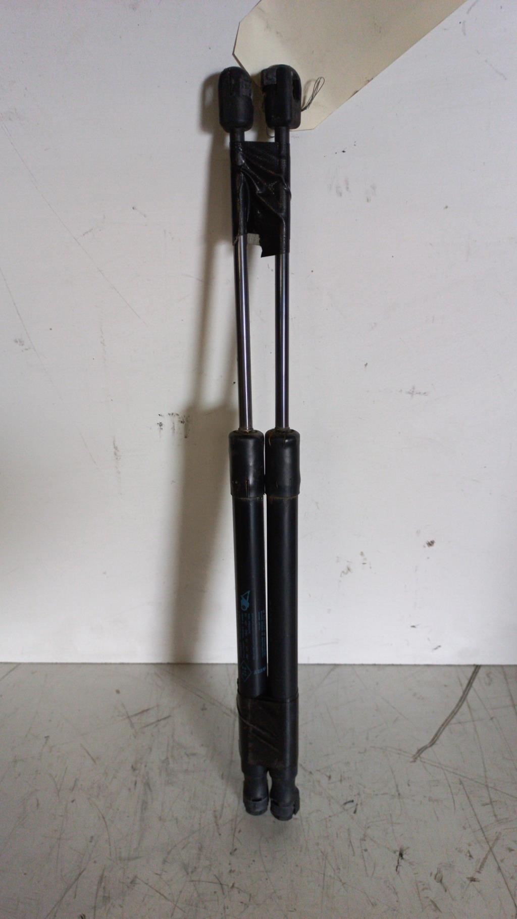Verin de coffre RENAULT MEGANE 3 PHASE 1 Diesel - 1