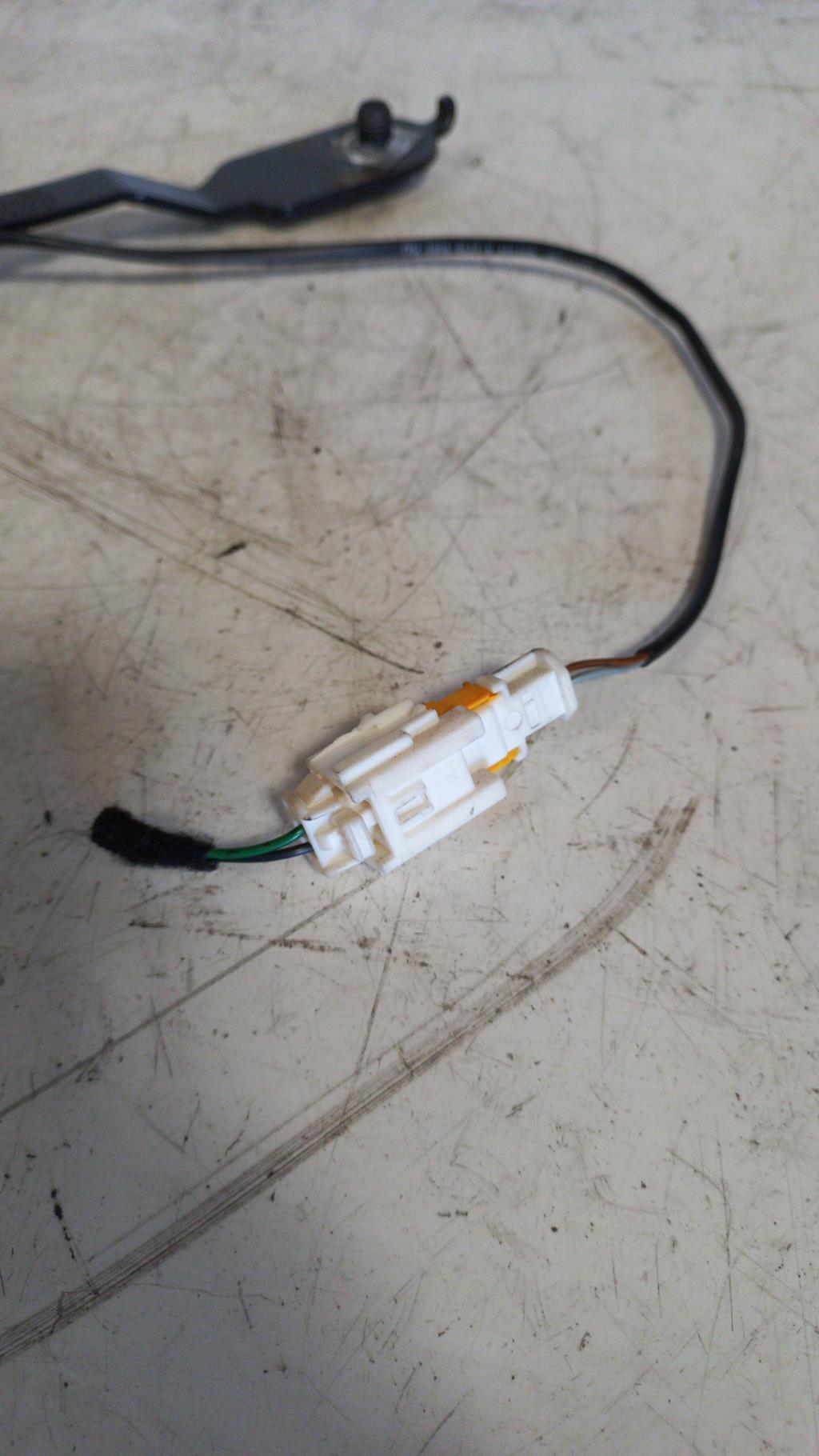 Aggancio cintura sicurezza anteriore sinistro CITROEN C3 2 PHASE 1 Gasolina - 1
