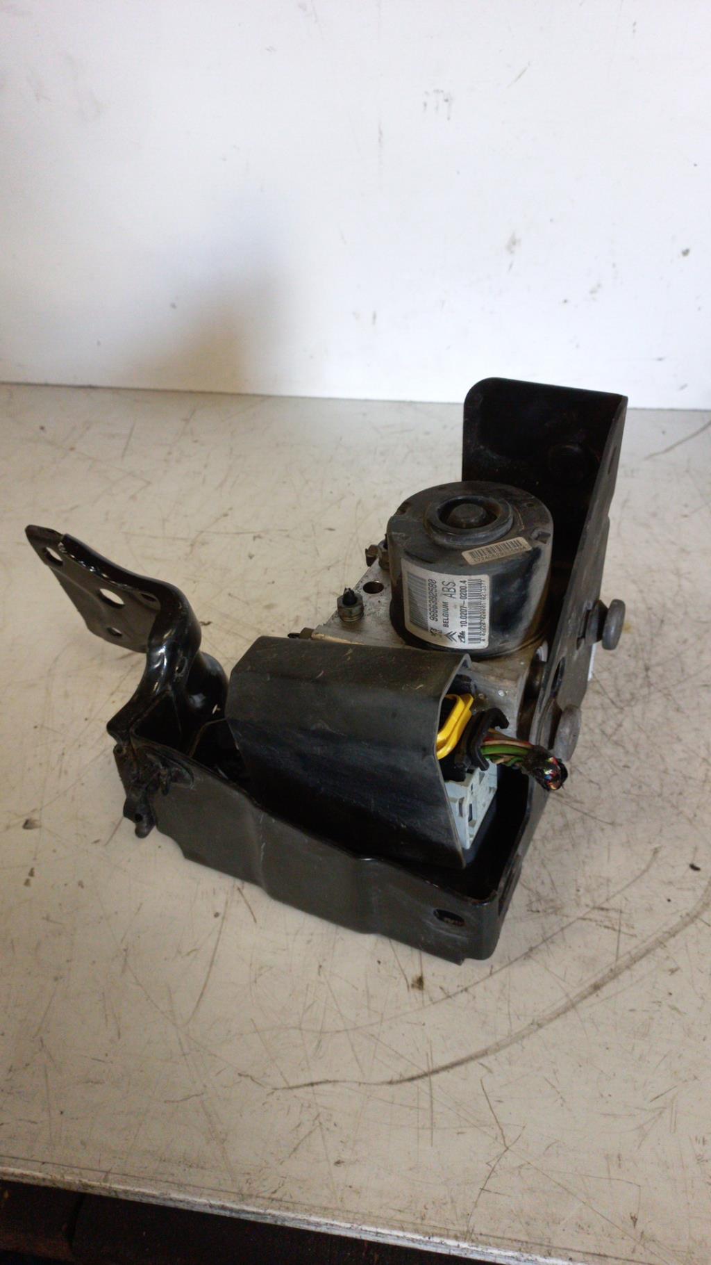 Bloc ABS (freins anti-blocage) CITROEN C3 2 PHASE 1 Essence - 1