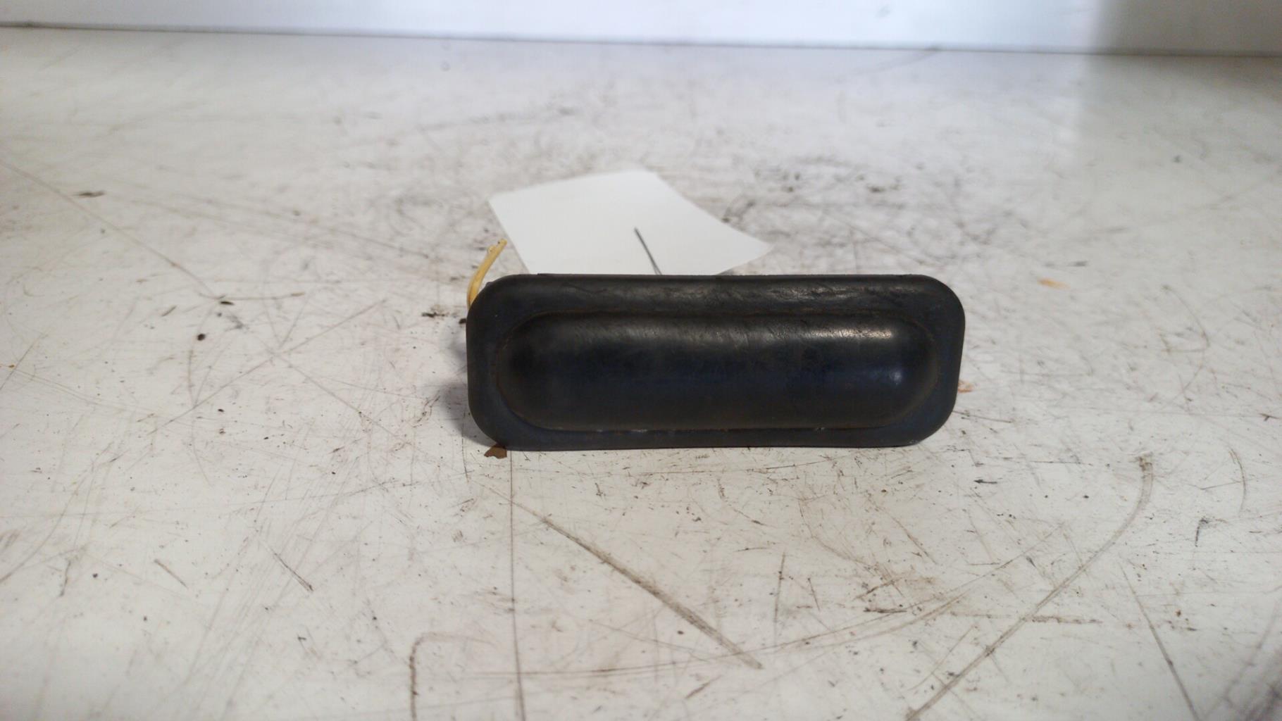 Botón del maletero CITROEN C3 2 PHASE 1 Gasolina - 1