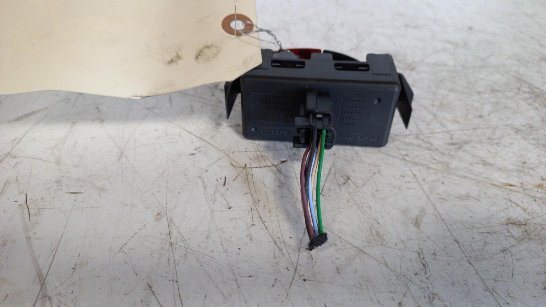 Bouton de warning RENAULT TWINGO 2 PHASE 1  - 1