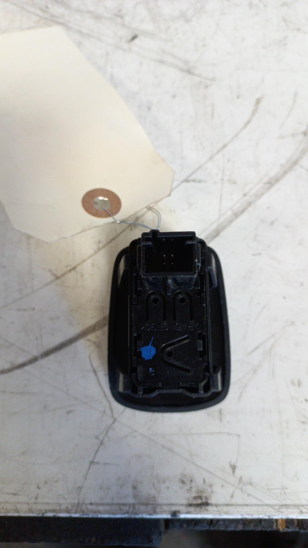 Interruttore lavacristalli posteriore sinistro CITROEN C3 2 PHASE 1 Diésel - 1