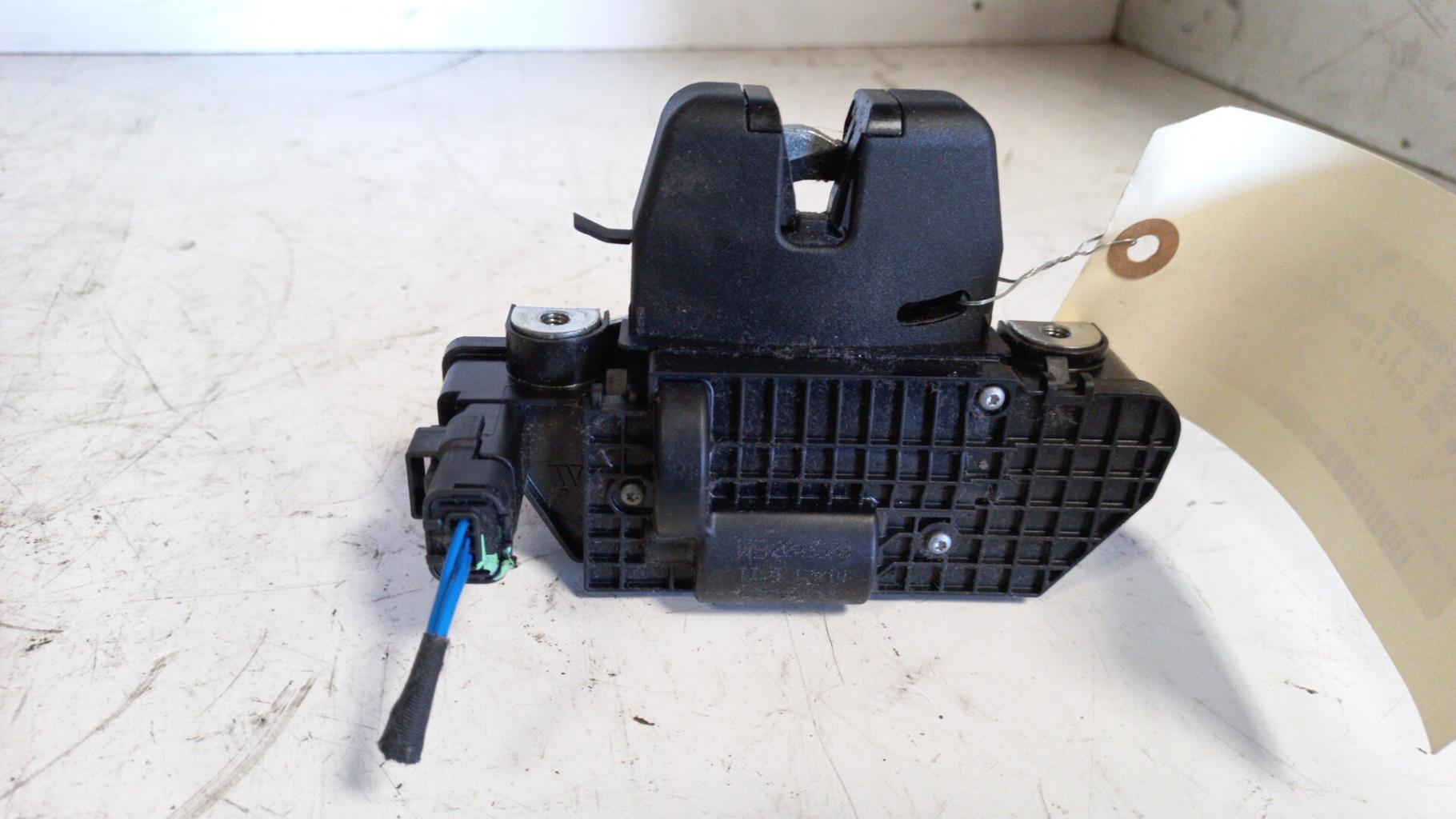 Serrure de coffre CITROEN C3 2 PHASE 2 Essence - 1