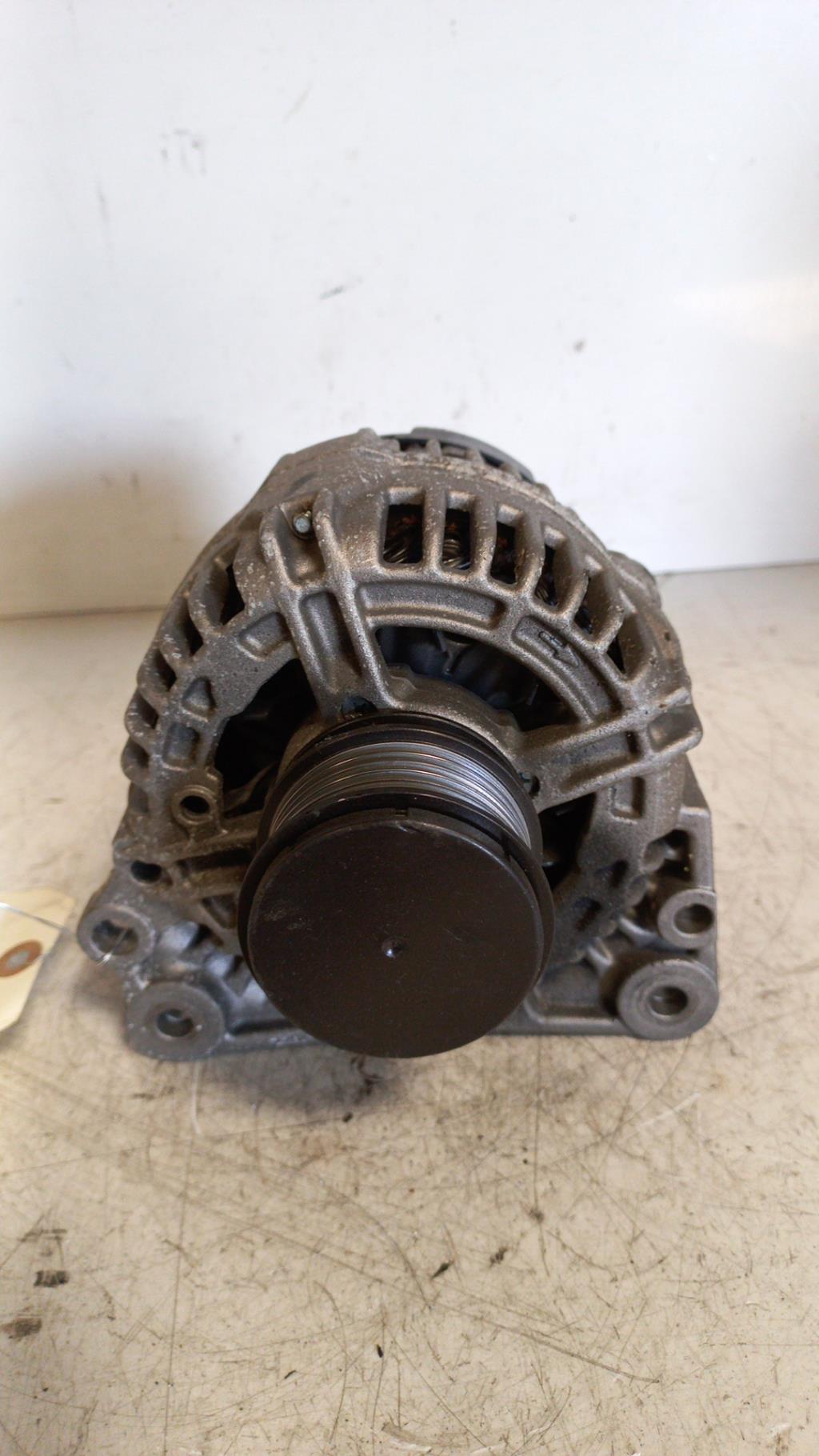 Alternatore VOLKSWAGEN GOLF 4 Diésel - 1
