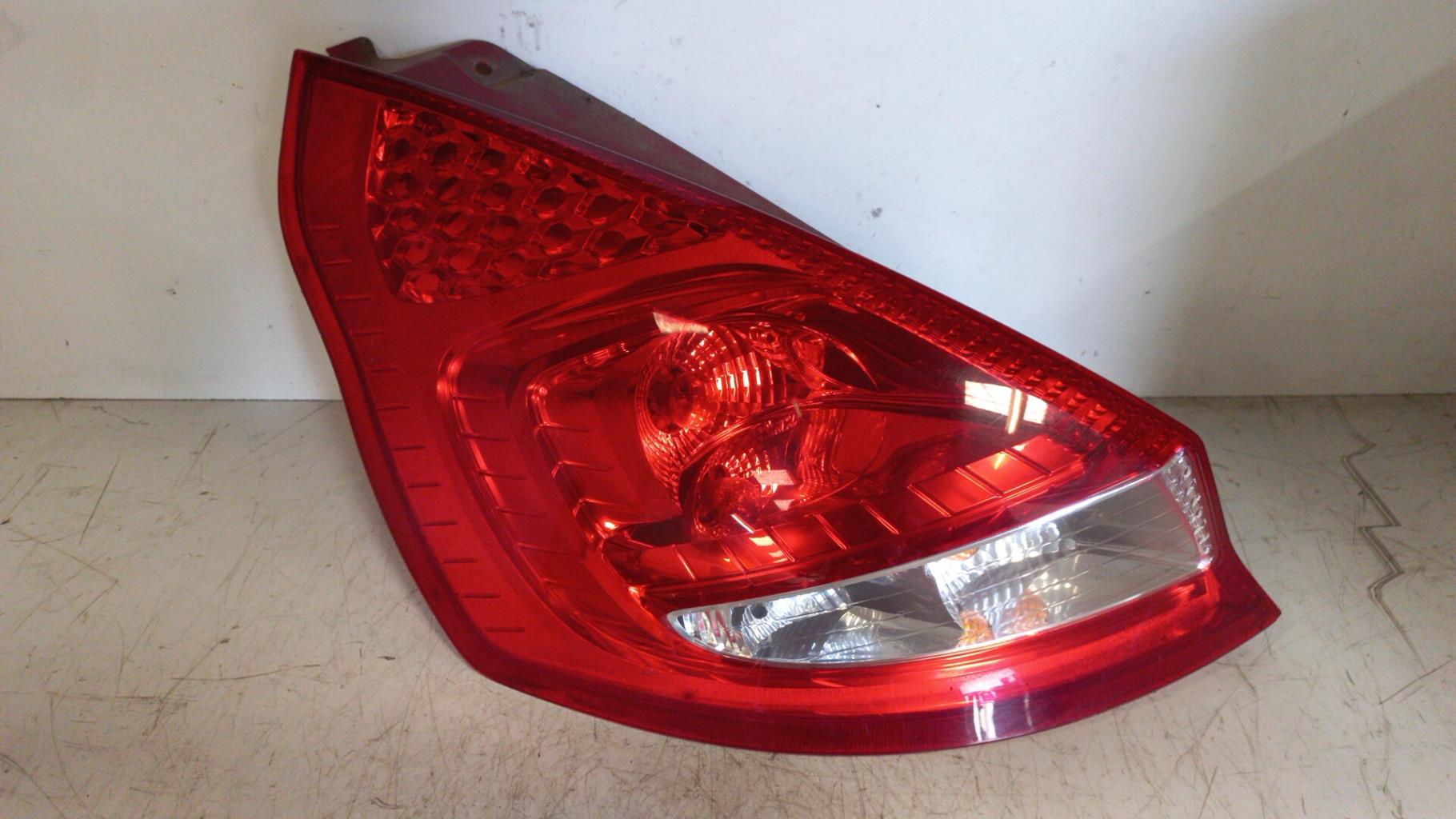 Fanale posteriore principale sinistro (luci) FORD FIESTA 6 PHASE 1 Diésel - 1