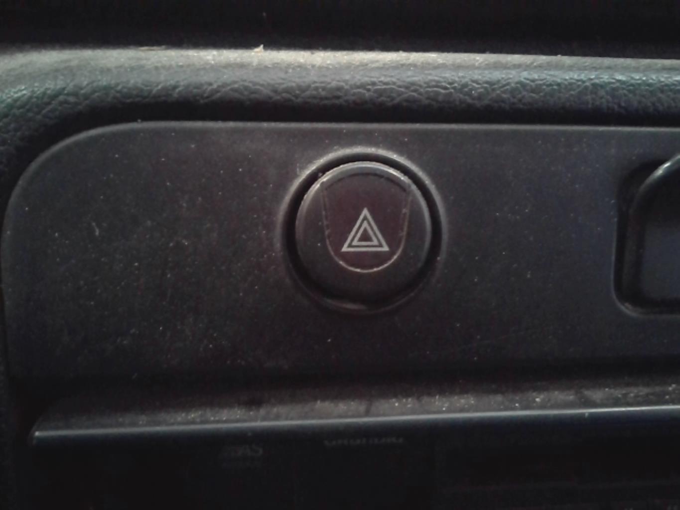 Bouton de warning PEUGEOT PARTNER 1 PHASE 1 Diesel - 1