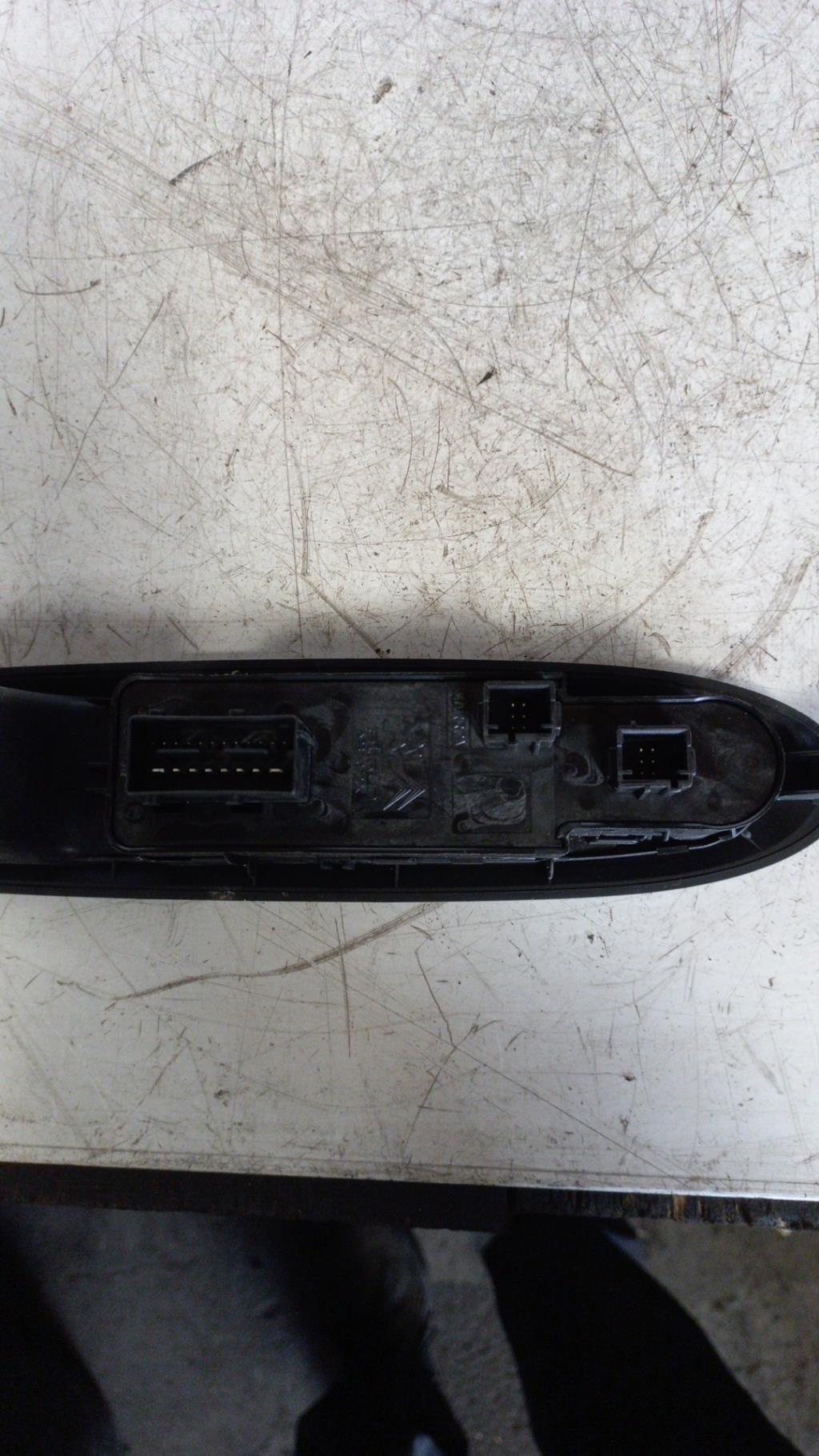 Interrupteur de leve vitre avant gauche CITROEN C4 2 PHASE 1 Diesel - 1