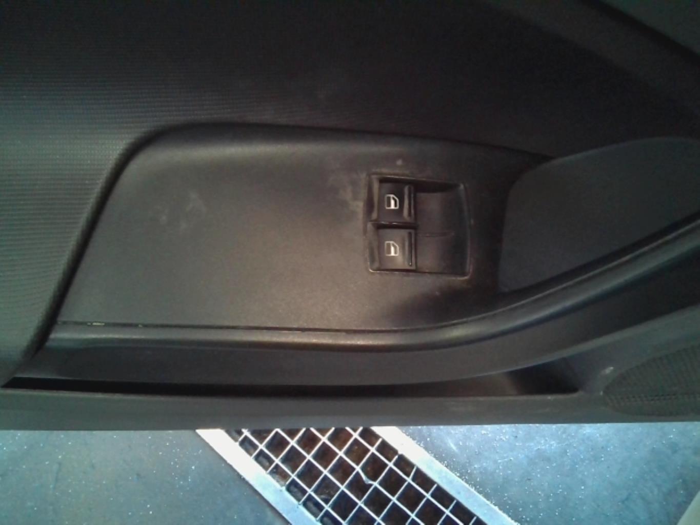 Interruttore lavacristalli anteriore sinistro SEAT IBIZA 4 PHASE 1 Diésel - 1