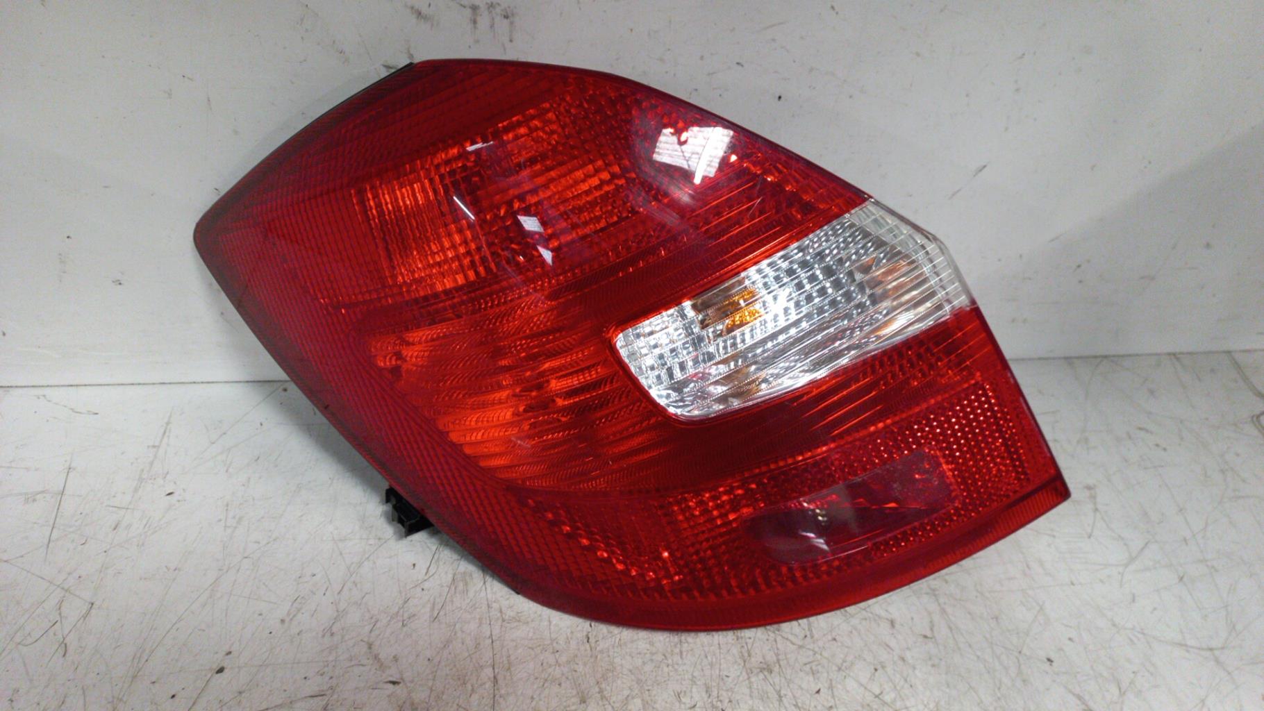 Fanale posteriore principale sinistro (luci) SKODA FABIA 2 PHASE 1 BREAK Diésel - 1