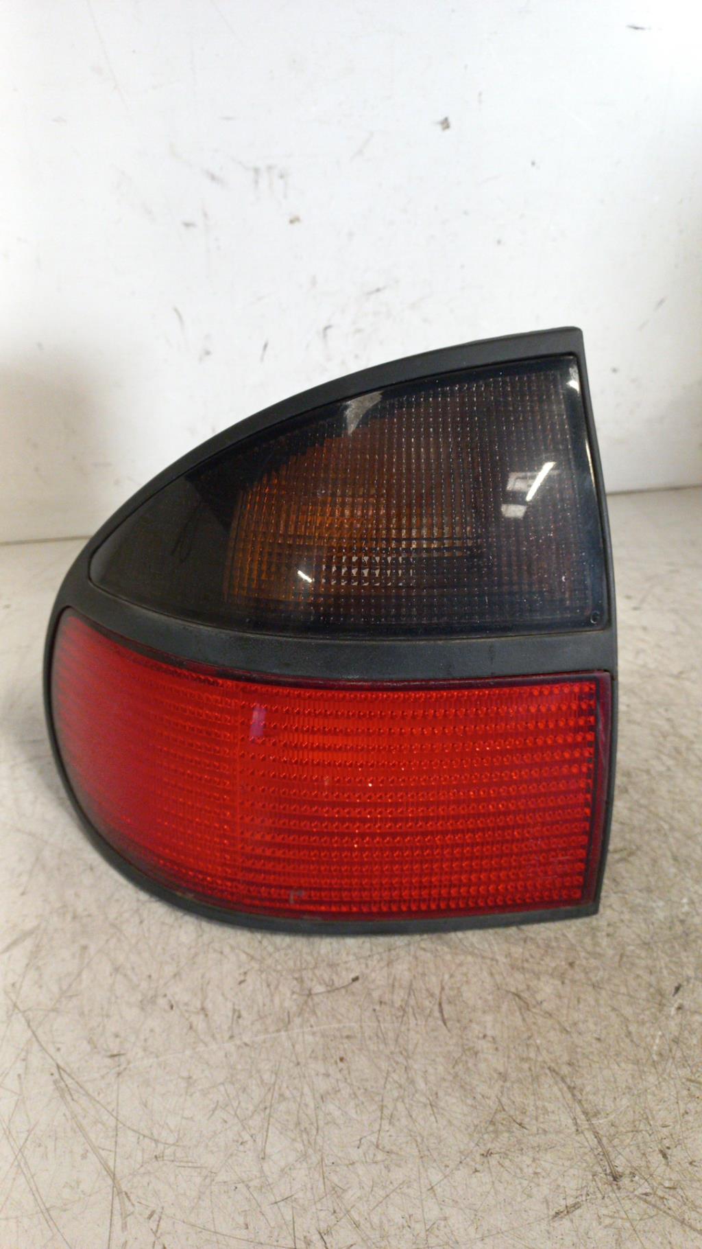 Fanale posteriore principale sinistro (luci) RENAULT LAGUNA 1 PHASE 1 Diésel - 1